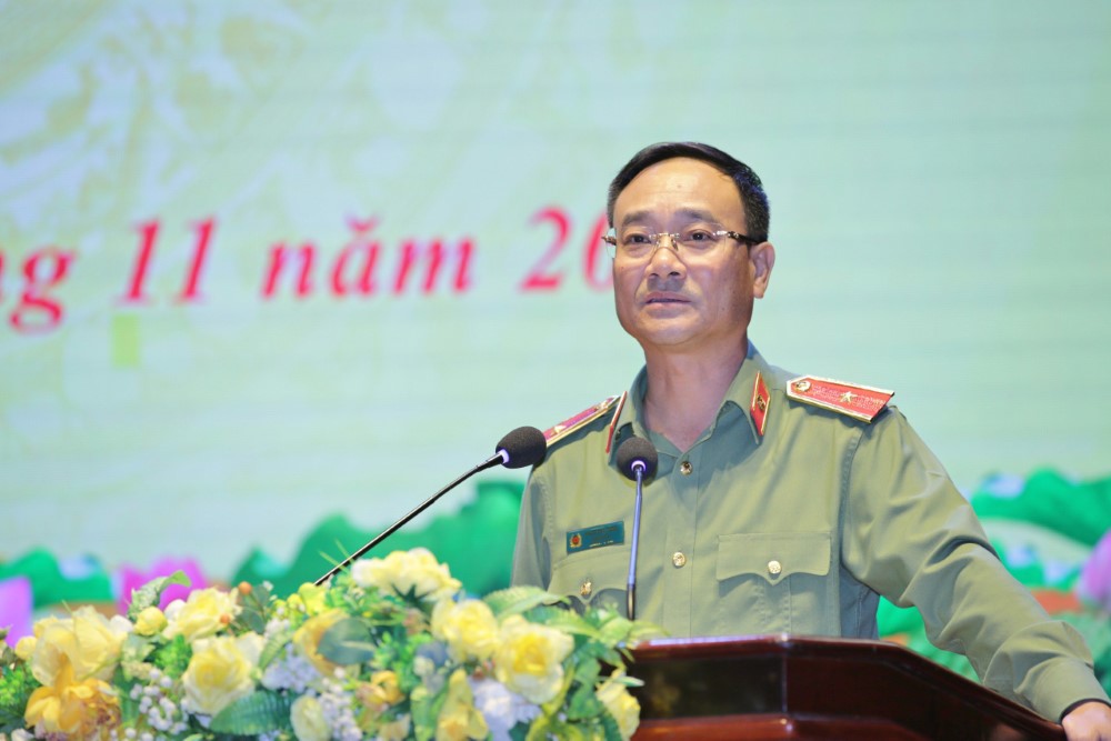 Đồng chí Thiếu tướng Phạm Thế Tùng, Ủy viên Ban Thường vụ Tỉnh ủy, Giám đốc Công an tỉnh phát biểu tại buổi lễ