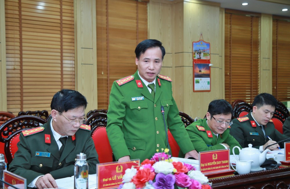 Đồng chí Đại tá Nguyễn Duy Thah - Phó Giám đốc Công an tỉnh phát biểu tại Đại hội