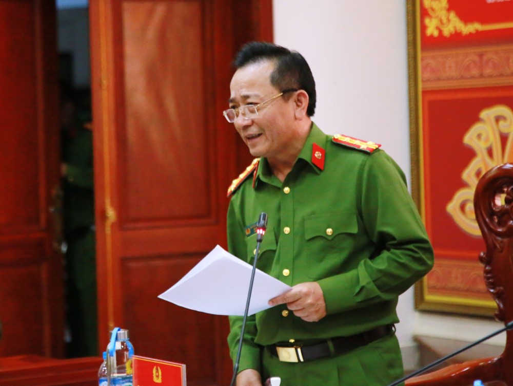 Đồng chí Đại tá Nguyễn Xuân Tuấn, Phó Giám đốc Công an tỉnh Yên Bái phát biểu tại Hội nghị