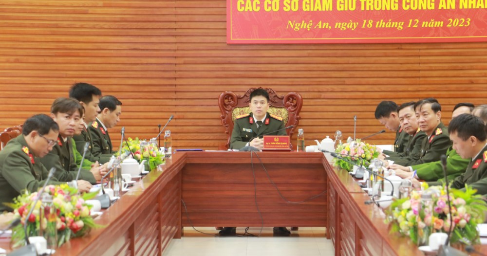 Tại điểm cầu Công an Nghệ An, đồng chí Đại tá Trần Hồng Quang - Phó Giám đốc Công an tỉnh chủ trì Hội thảo