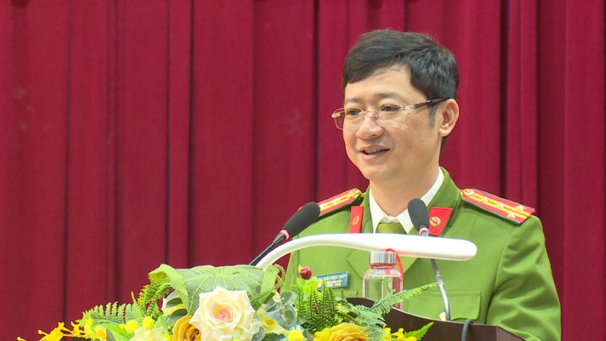 Đồng chí Trần Ngọc Tuấn - Phó Giám đốc Công an Nghệ An phát biểu tại hội nghị