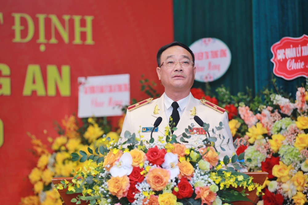 Đồng chí Thiếu tướng Phạm Thế Tùng, tân Cục trưởng Cục An ninh chính trị nội bộ phát biểu nhận nhiệm vụ tại buổi Lễ
