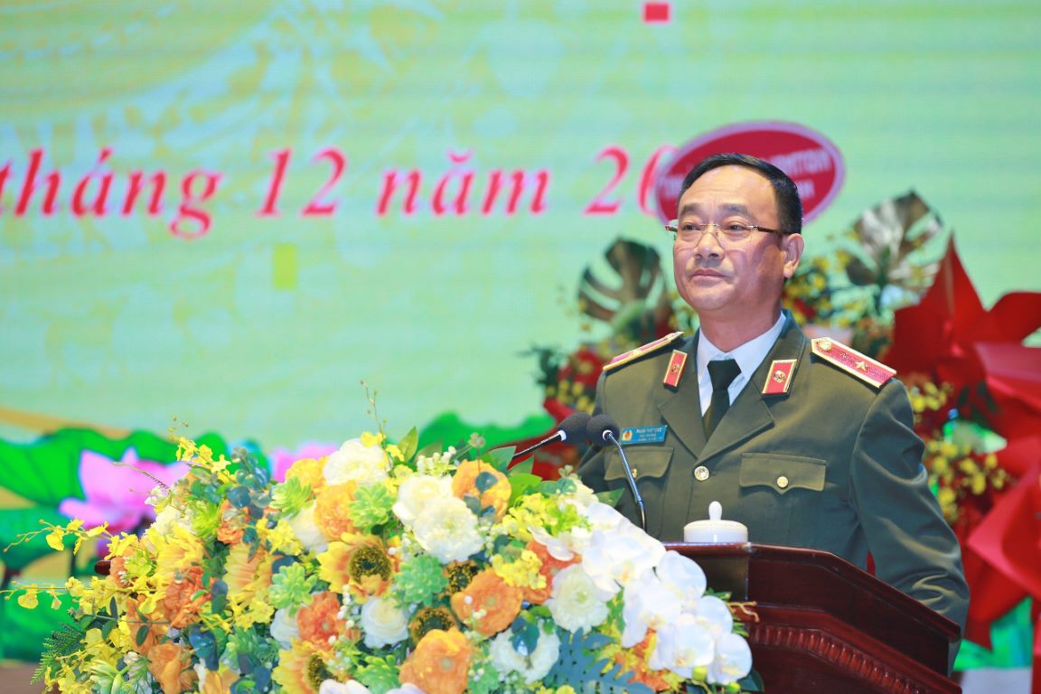 Đồng chí Thiếu tướng Phạm Thế Tùng, Cục trưởng Cục An ninh chính trị nội bộ phát biểu tại buổi lễ