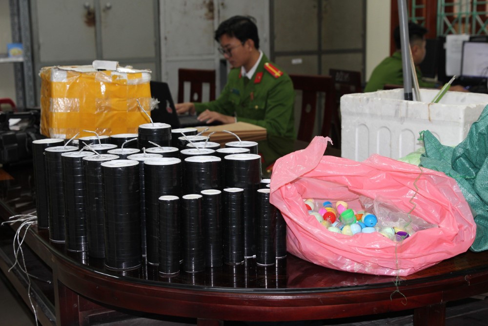 Tang vật vụ sản xuất pháo nổ trái phép bị Công an huyện Tân Kỳ thu giữ