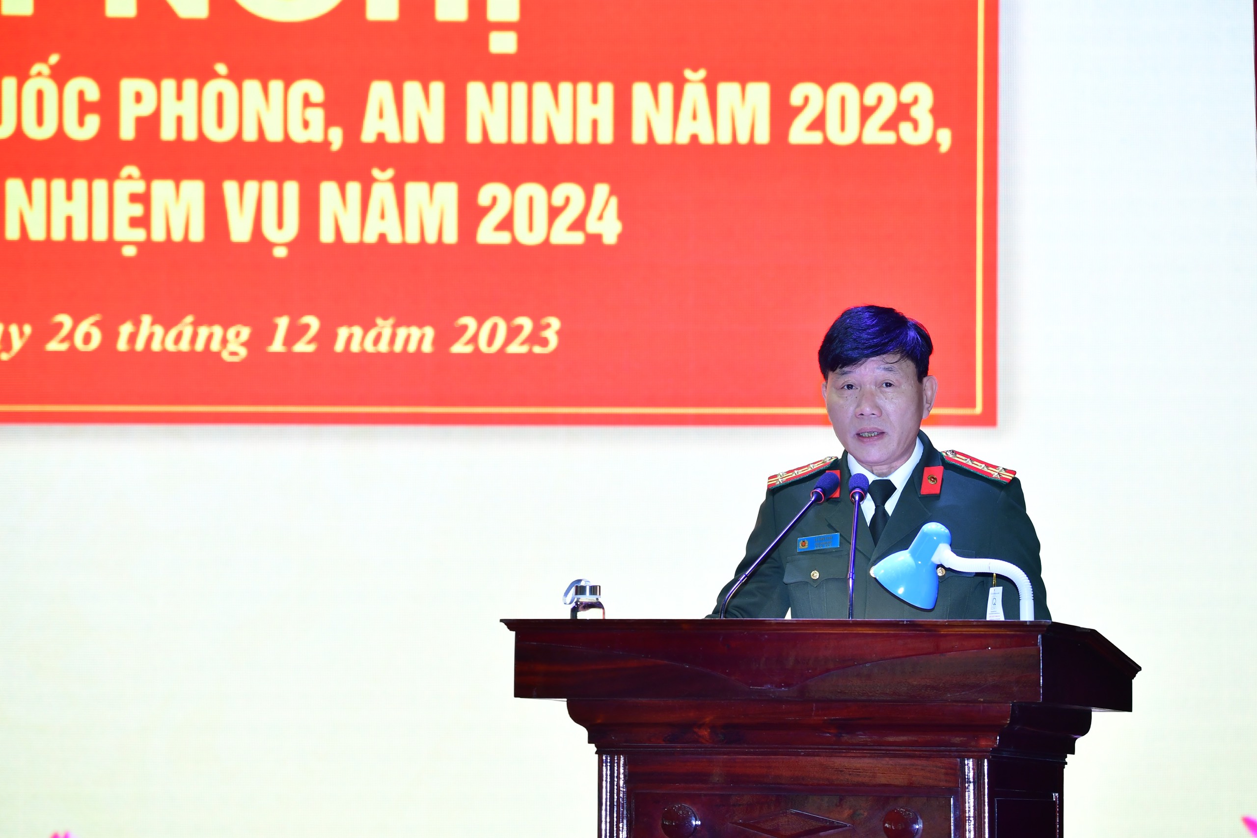 Đại tá Lê Văn Thái - Phó Giám đốc Công an tỉnh phát biểu tại Hội nghị