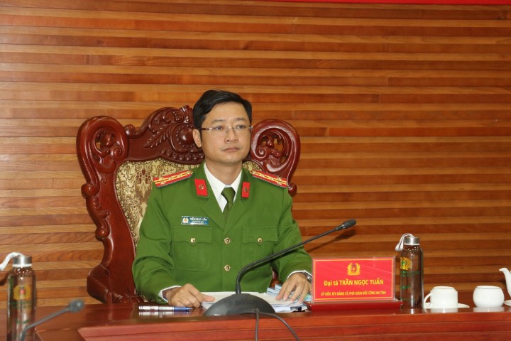 Đồng chí Đại tá Trần Ngọc Tuấn, Phó Giám đốc Công an tỉnh chủ trì tại điểm cầu Công an Nghệ An