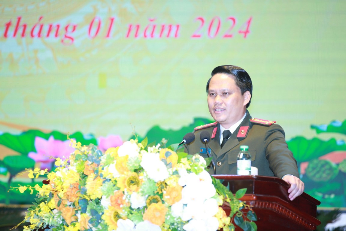 Đồng chí Đại tá Bùi Quang Thanh, Bí thư Đảng ủy, Giám đốc Công an tỉnh phát biểu tại Hội nghị