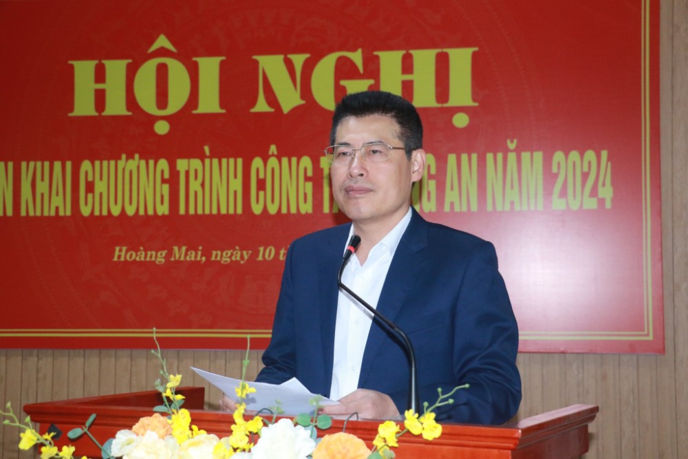 Đồng chí Lê Trường Giang, Bí thư Thị ủy Hoàng Mai phát biểu tại Hội nghị
