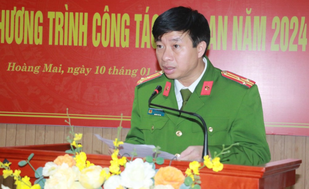 Đồng chí Thượng tá Trần Phúc Tú, Trưởng Công an thị xã Hoàng Mai kết luận Hội nghị
