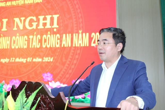 Đồng chí Nguyễn Xuân Đức, Bí thư Huyện uỷ Nam Đàn phát biểu chỉ đạo Hội nghị