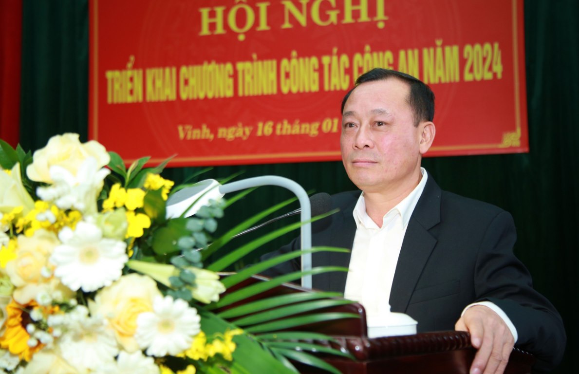 Đồng chí Phan Đức Đồng, Bí thư Thành ủy TP Vinh phát biểu chỉ đạo tại Hội nghị