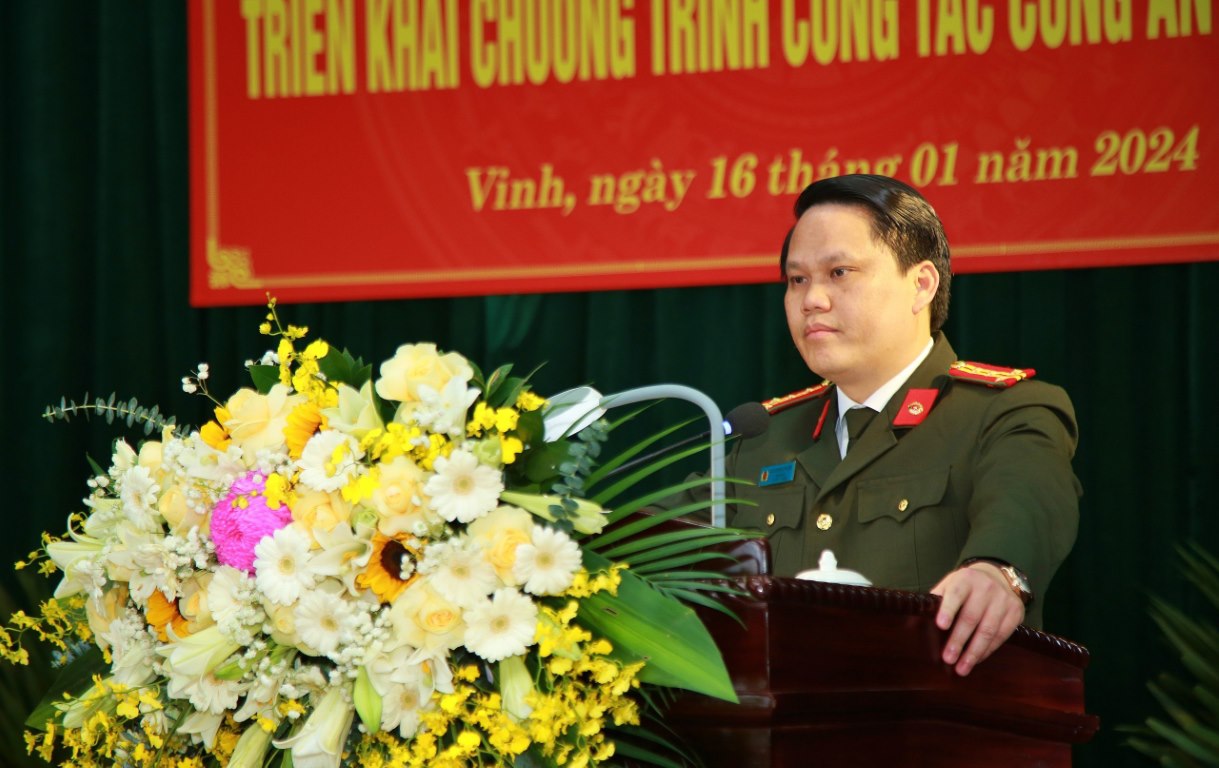 Đồng chí Đại tá Bùi Quang Thanh, Giám đốc Công an tỉnh phát biểu chỉ đạo tại Hội nghị
