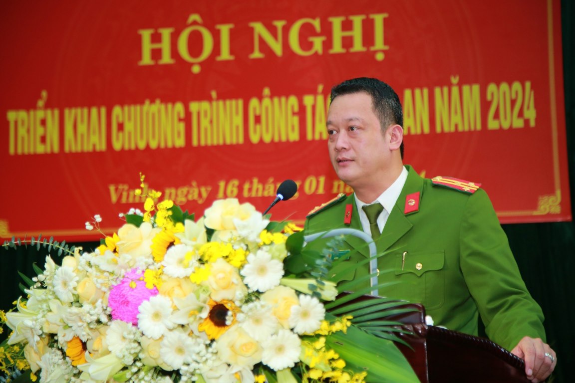 Đồng chí Thượng tá Nguyễn Đức Cường, Trưởng Công an TP Vinh phát biểu tại Hội nghị
