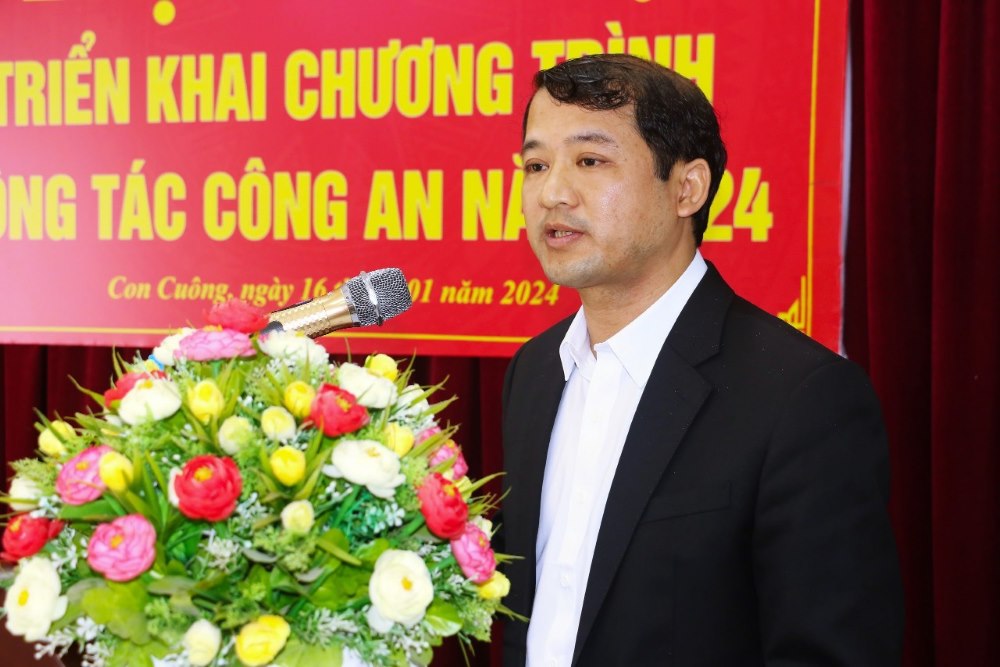 Đồng chí Nguyễn Hoài An, Bí thư Huyện ủy phát biểu tại Hội nghị