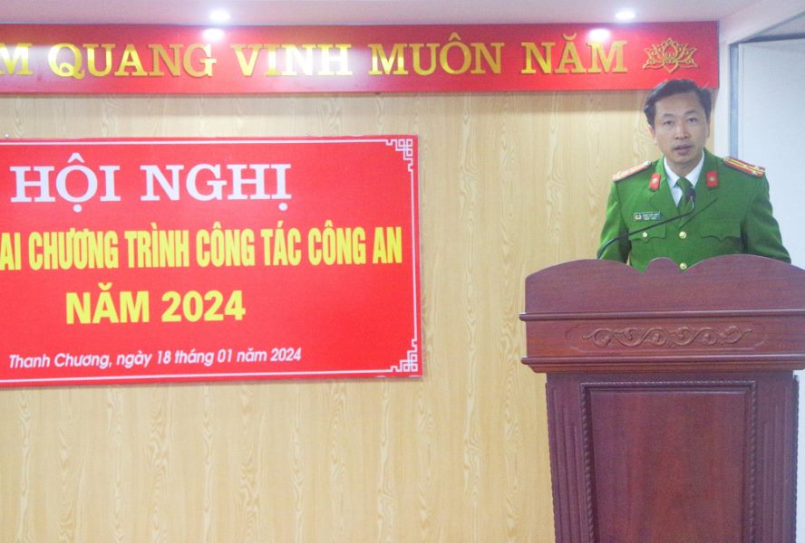 Đồng chí Thượng tá Phan Tuấn Anh, Trưởng Công an huyện Thanh Chương phát biểu tại Hội nghị