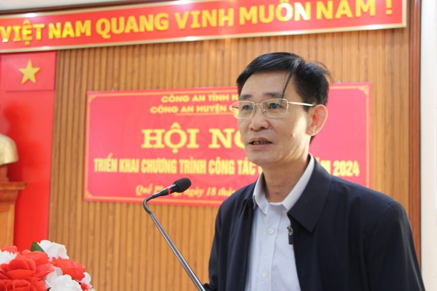 Đồng chí Trương Minh Cương, Bí thư huyện ủy Quế Phong phát biểu chỉ đạo tại Hội nghị