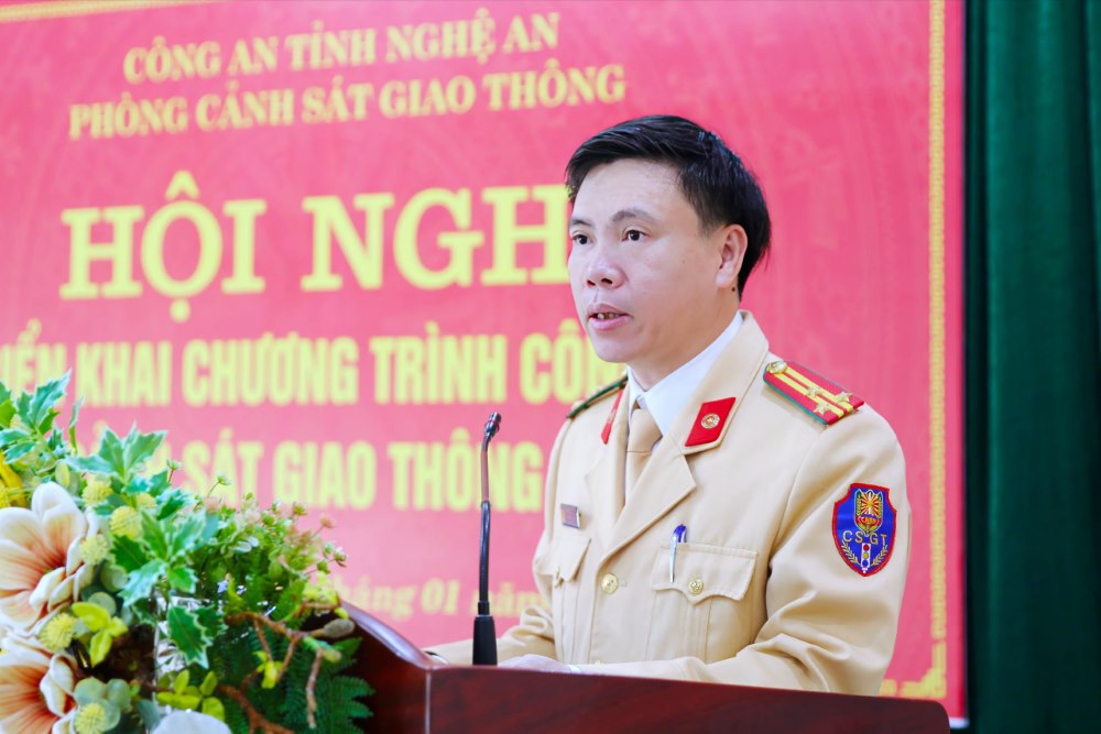 Đồng chí Thượng tá Lê Thanh Nghị, Trưởng phòng CSGT phát biểu