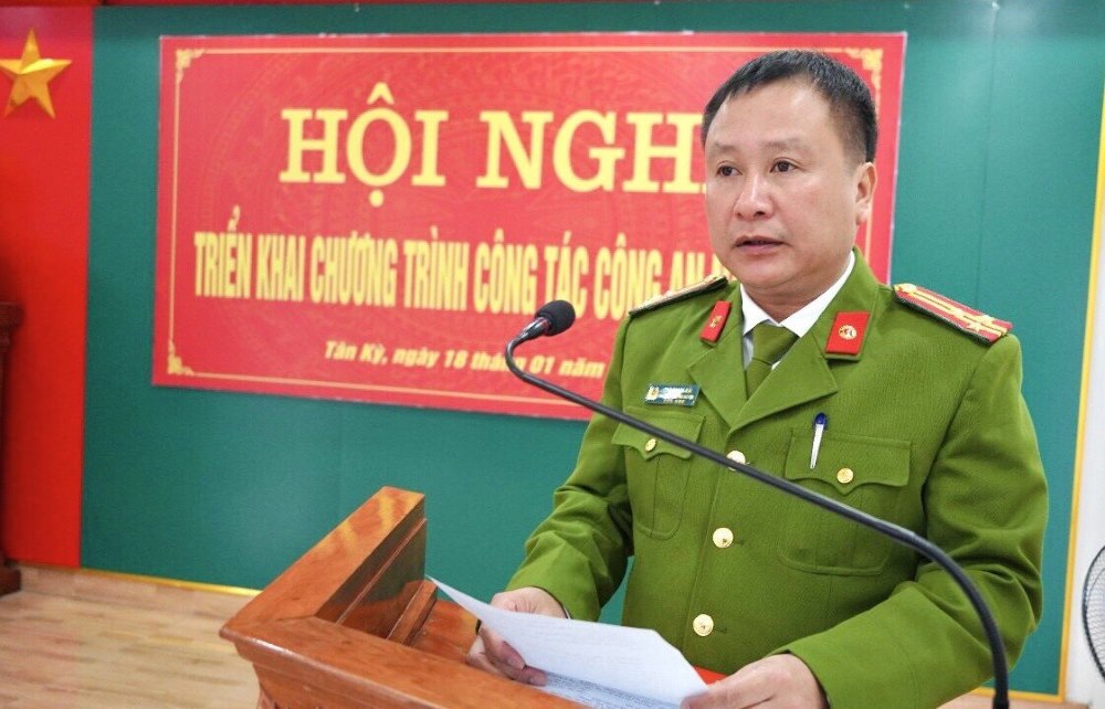 Đồng chí Thượng tá Cao Thanh Hải - Trưởng Công an huyện Tân Kỳ phát biểu  