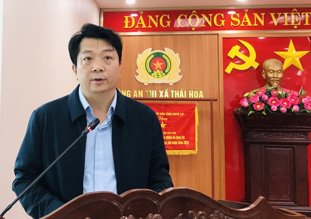 Đồng chí Chu Anh Tuấn - Chủ tịch UBND thị xã Thái Hòa phát biểu tại Hội nghị