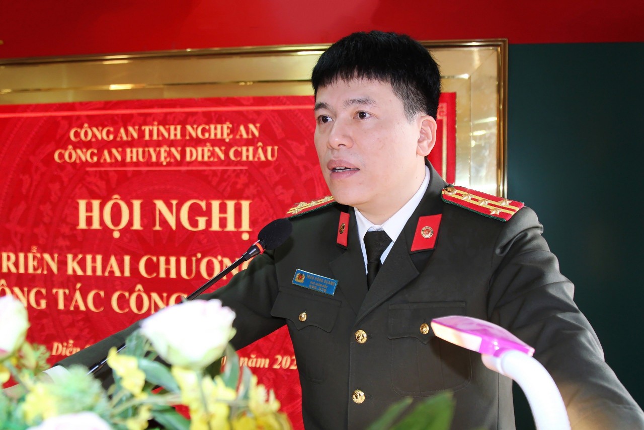 Đồng chí Đại tá Trần Hồng Quang, Phó Giám đốc Công an tỉnh phát biểu 