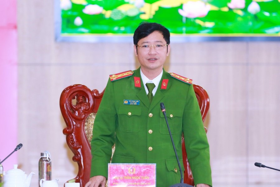 Đồng chí Đại tá Trần Ngọc Tuấn, Phó Giám đốc Công an tỉnh phát biểu chỉ đạo tại Hội nghị