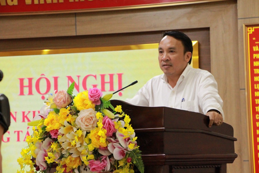 Đồng chí Dương Đình Chỉnh – Bí thư Huyện ủy Nghi Lộc phát biểu tại Hội nghị