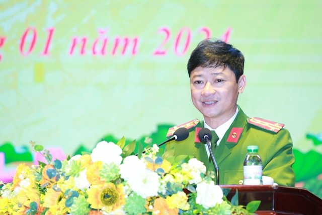 Đồng chí Đại tá Trần Ngọc Tuấn, Phó Giám đốc Công an tỉnh phát biểu tại Hội nghị