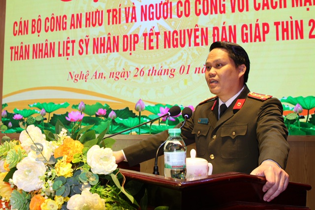 Đồng chí Đại tá Bùi Quang Thanh - Giám đốc Công an tỉnh bày tỏ sự biết ơn, tri ân sâu sắc đối với những công lao, đóng góp của các thế hệ cán bộ Công an hưu trí, các thương binh, liệt sỹ và người có công với cách mạng trong Công an Nghệ An