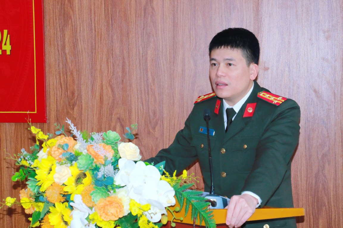 Đồng chí Đại tá Trần Hồng Quang, Phó Giám đốc Công an tỉnh phát biểu chỉ đạo tại Hội nghị