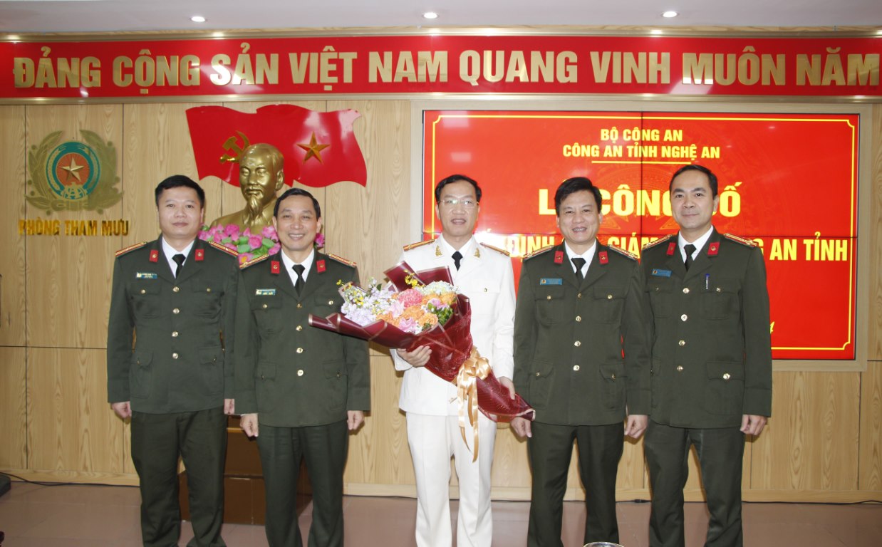 Đảng uỷ, Lãnh đạo Phòng Tham mưu chúc mừng đồng chí Nguyễn Tiến Dương