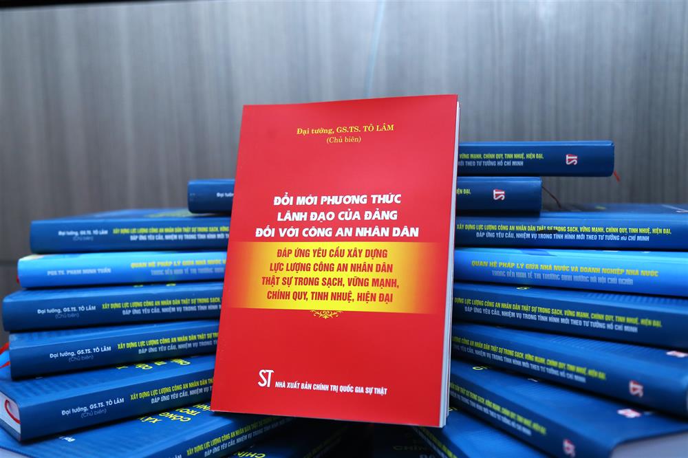 Ra mắt cuốn sách về đổi mới phương thức lãnh đạo của Đảng đối với Công an nhân dân do Bộ trưởng Tô Lâm làm chủ biên