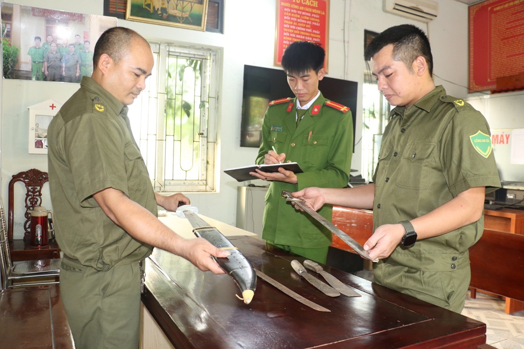 Đối với anh Nguyễn Phạm Tú thì  công việc công an bán chuyên trách đã được anh coi là nghiệp từ khi chọn