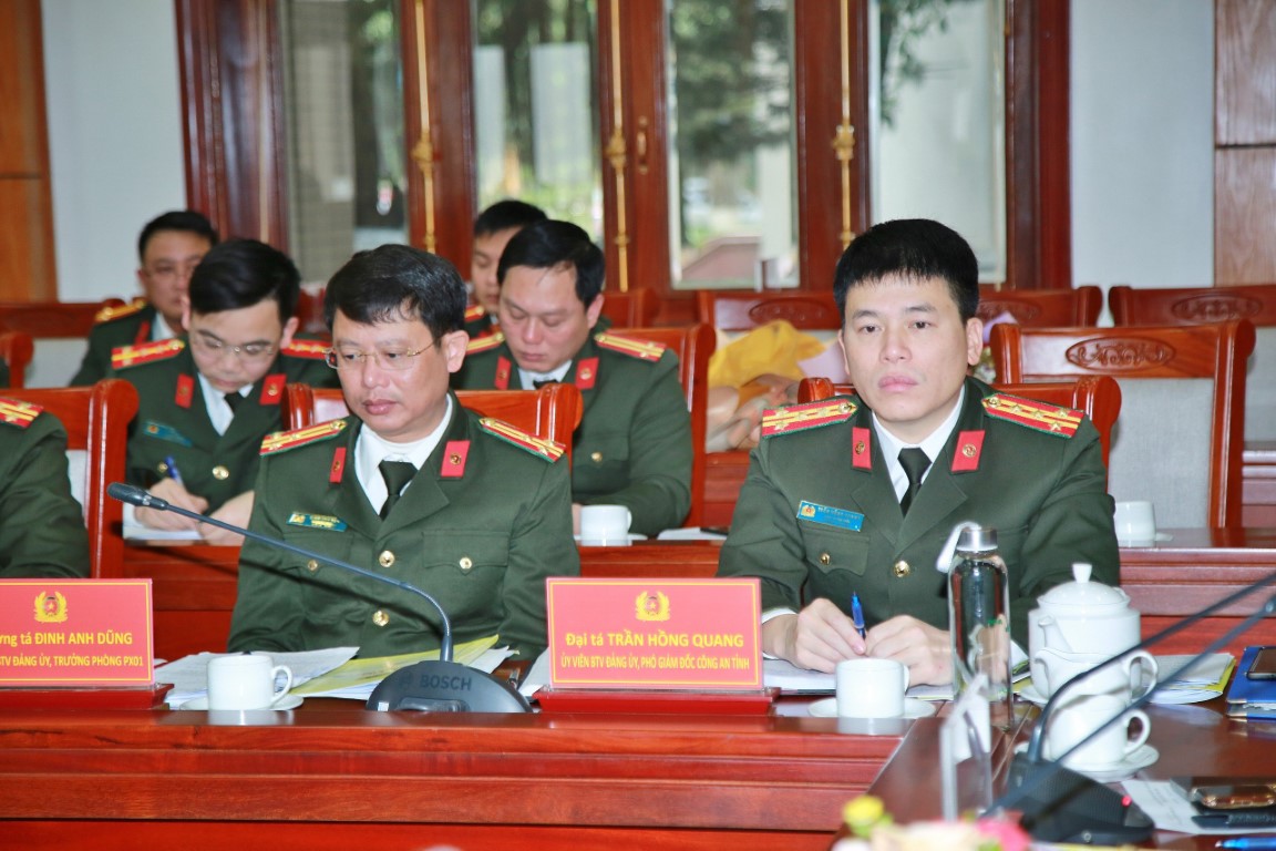 Đồng chí Đại tá Trần Hồng Quang và các đại biểu dự Hội nghị 