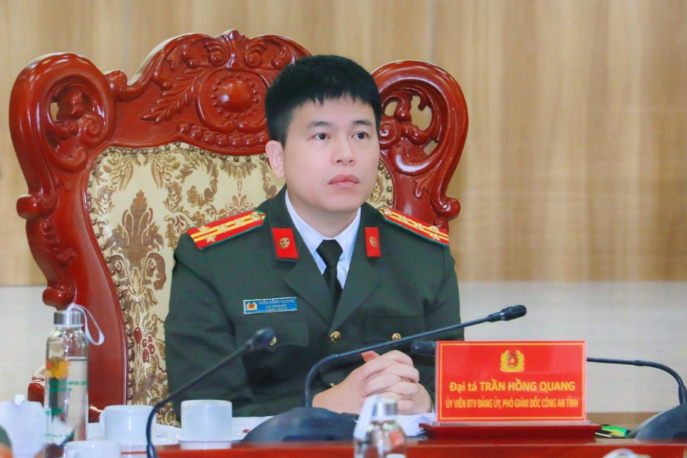 Đồng chí Đại tá Trần Hồng Quang, Phó Giám đốc Công an tỉnh chủ trì tại hội nghị tại điểm cầu Nghệ An