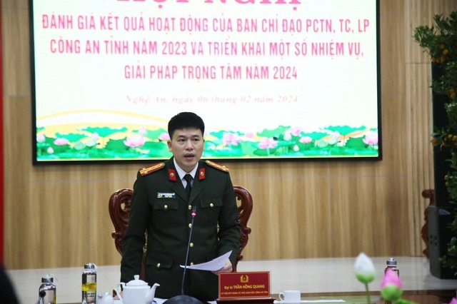 	  Đồng chí Đại tá Trần Hồng Quang, Phó Giám đốc Công an tỉnh, Phó Trưởng Ban Chỉ đạo PCTN, TC, LP Công an tỉnh Nghệ An phát biểu tại Hội nghị