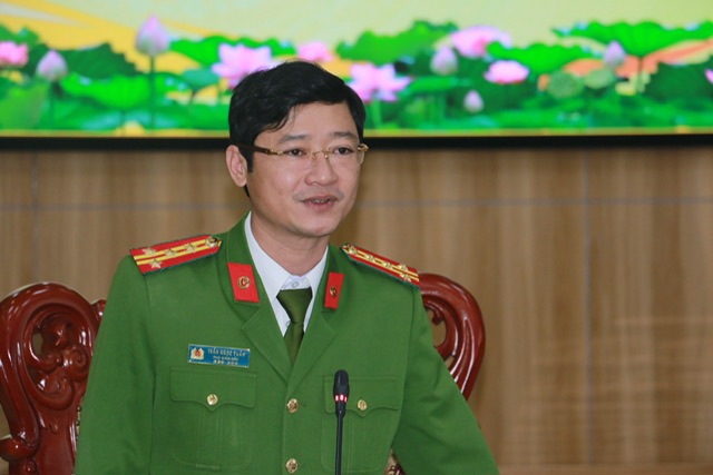 Đồng chí Đại tá Trần Ngọc Tuấn, Phó Giám đốc Công an tỉnh chủ trì tại điểm cầu Công an Nghệ An