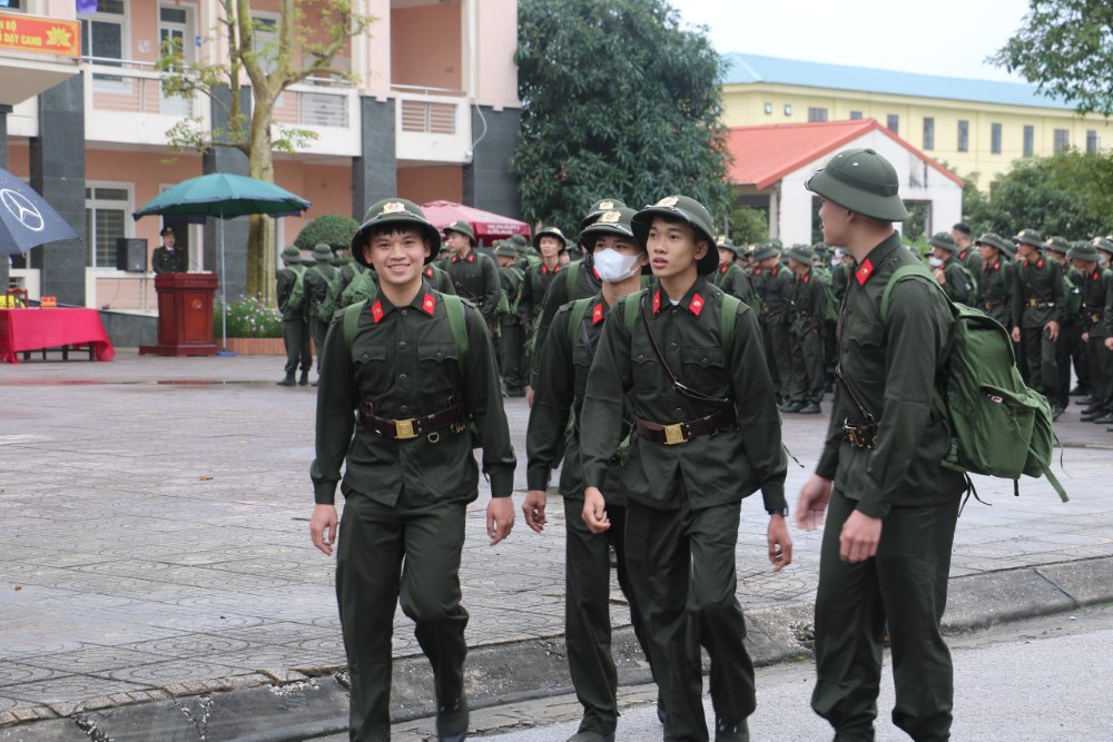 Các tân binh hào hứng lên đường thực hiện nghĩa vụ Công an nhân dân