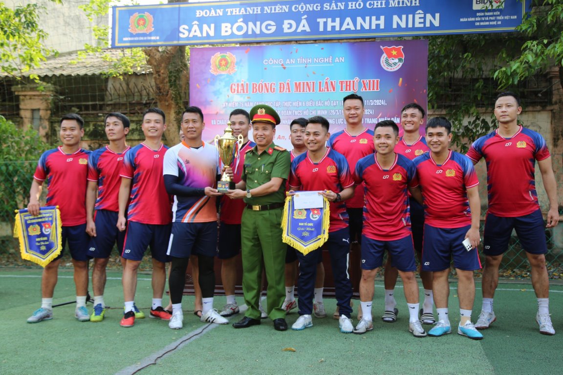 Bế mạc Giải bóng đá Đoàn Thanh niên Công an tỉnh lần thứ 13