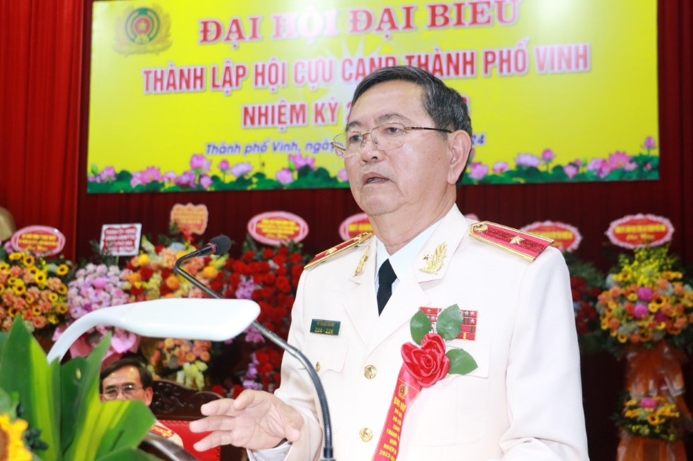 Đồng chí Thiếu tướng Võ Trọng Thanh, nguyên Giám đốc Công an tỉnh tham luận tại Đại hội