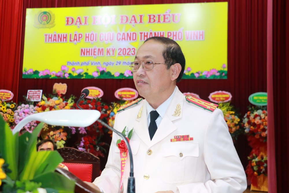Đồng chí Đại tá Nguyễn Tiến Dần, Chủ tịch Hội Cựu CAND tỉnh Nghệ An phát biểu tại Đại hội