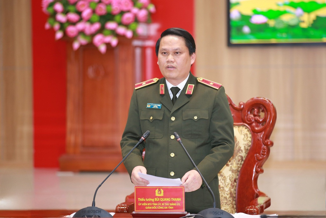 Đồng chí Thiếu tướng Bùi Quang Thanh, Giám đốc Công an tỉnh Nghệ An trình bày tham luận tại Hội nghị 