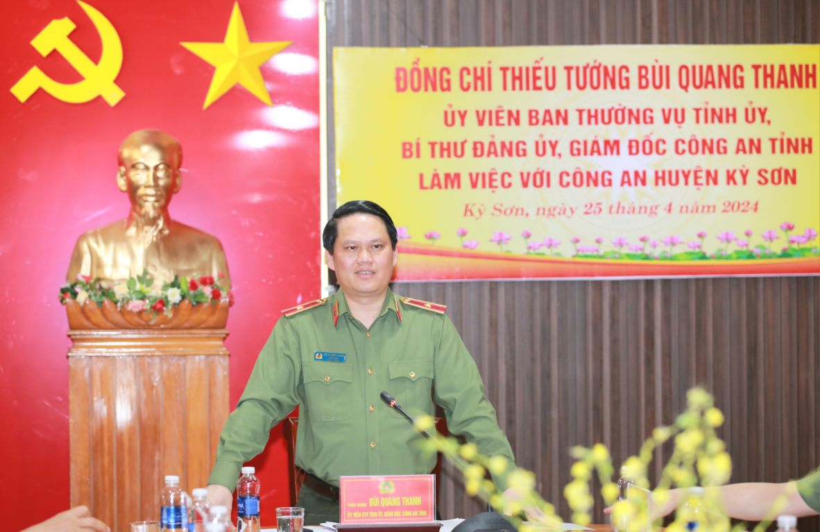 Giám đốc Công an tỉnh làm việc với Công an huyện Kỳ Sơn