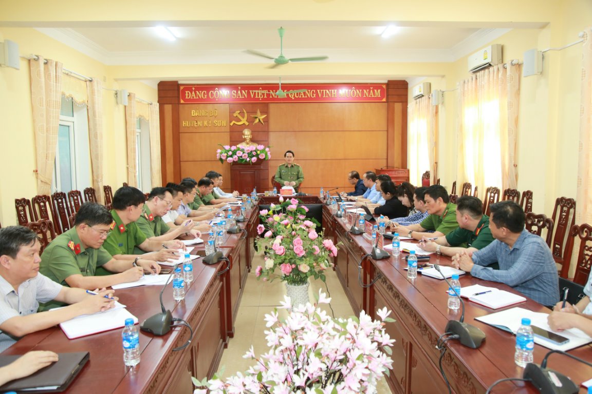 Công bố kế hoạch kiểm tra Quyết định số 07 đối với Ban Thường vụ Huyện ủy Kỳ Sơn.