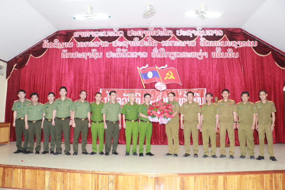 Công an tỉnh Nghệ An chúc tết Bunpimay Công an tỉnh Hủa Phăn