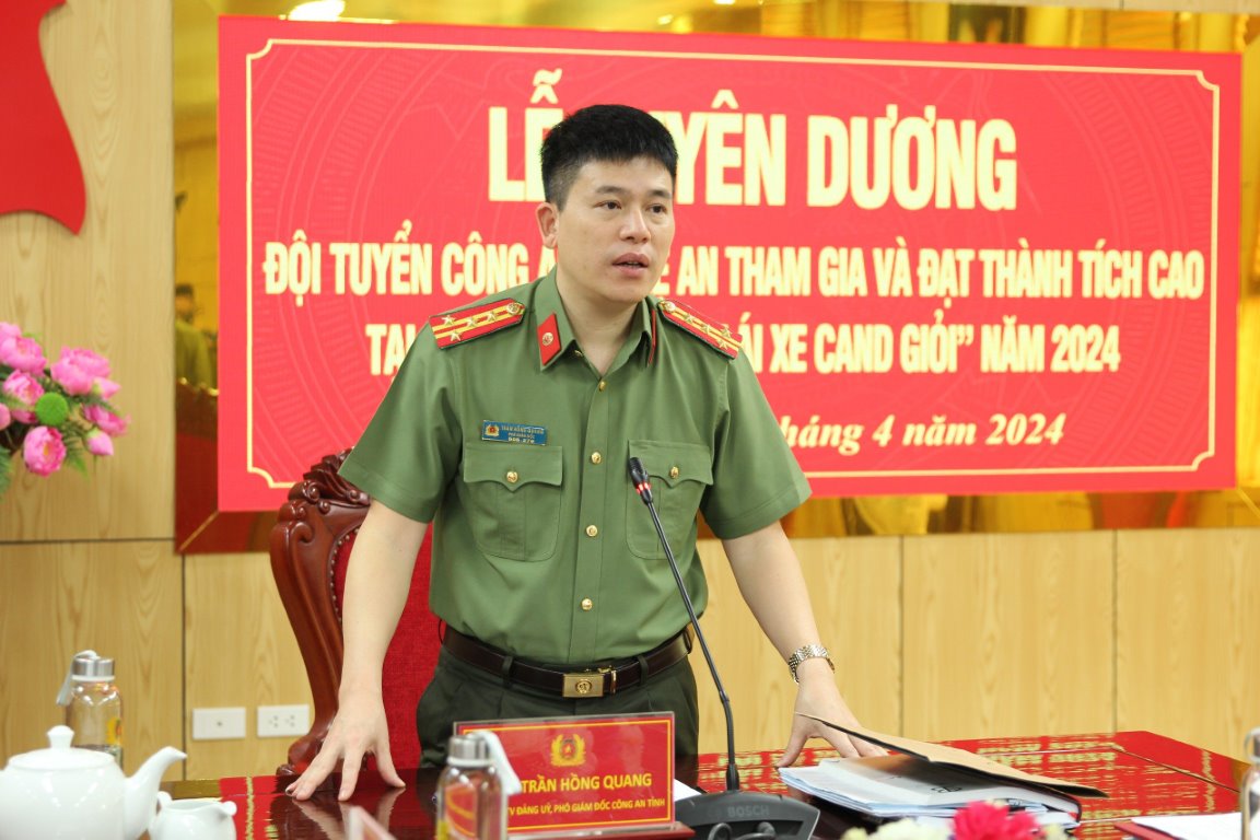 Đồng chí Đại tá Trần Hồng Quang, Phó Giám đốc Công an tỉnh phát biểu tại Lễ tuyên dương