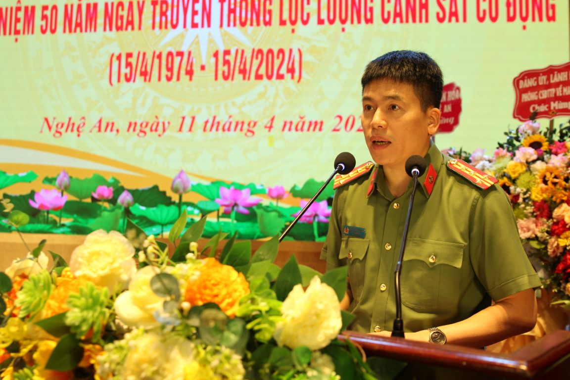 Đồng chí Đại tá Trần Hồng Quang - Phó Giám đốc Công an tỉnh ghi nhận, biểu dương những thành tích, chiến công của lực lượng CSCĐ trong thời gian qua