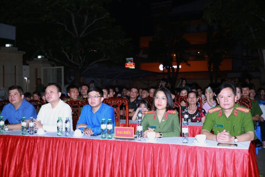 Các đại biểu tham dự đêm giao lưu văn nghệ