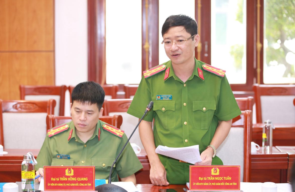 Đồng chí Đại tá Trần Ngọc Tuấn, Phó Giám đốc Công an tỉnh phát biểu
