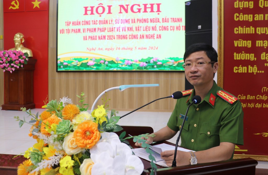 Đồng chí Đại tá Trần Ngọc Tuấn - Phó Giám đốc Công an tỉnh Nghệ An phát biểu chỉ đạo