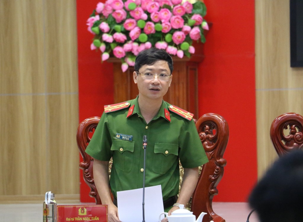 Đồng chí Đại tá Trần Ngọc Tuấn - Phó Giám đốc Công an tỉnh phát biểu 